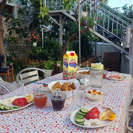 Guest House Flowers Μπεράτ Εξωτερικό φωτογραφία
