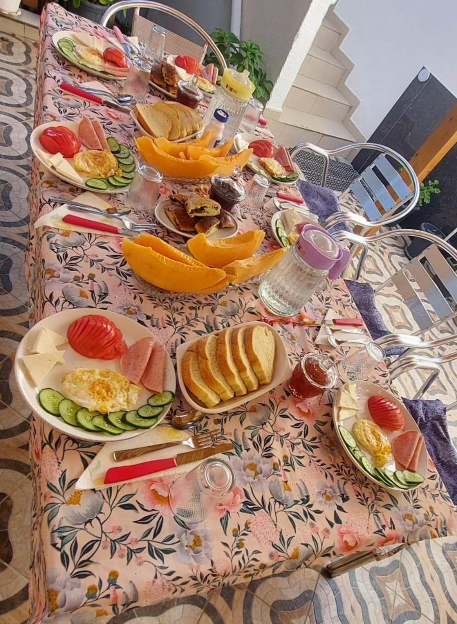Guest House Flowers Μπεράτ Εξωτερικό φωτογραφία