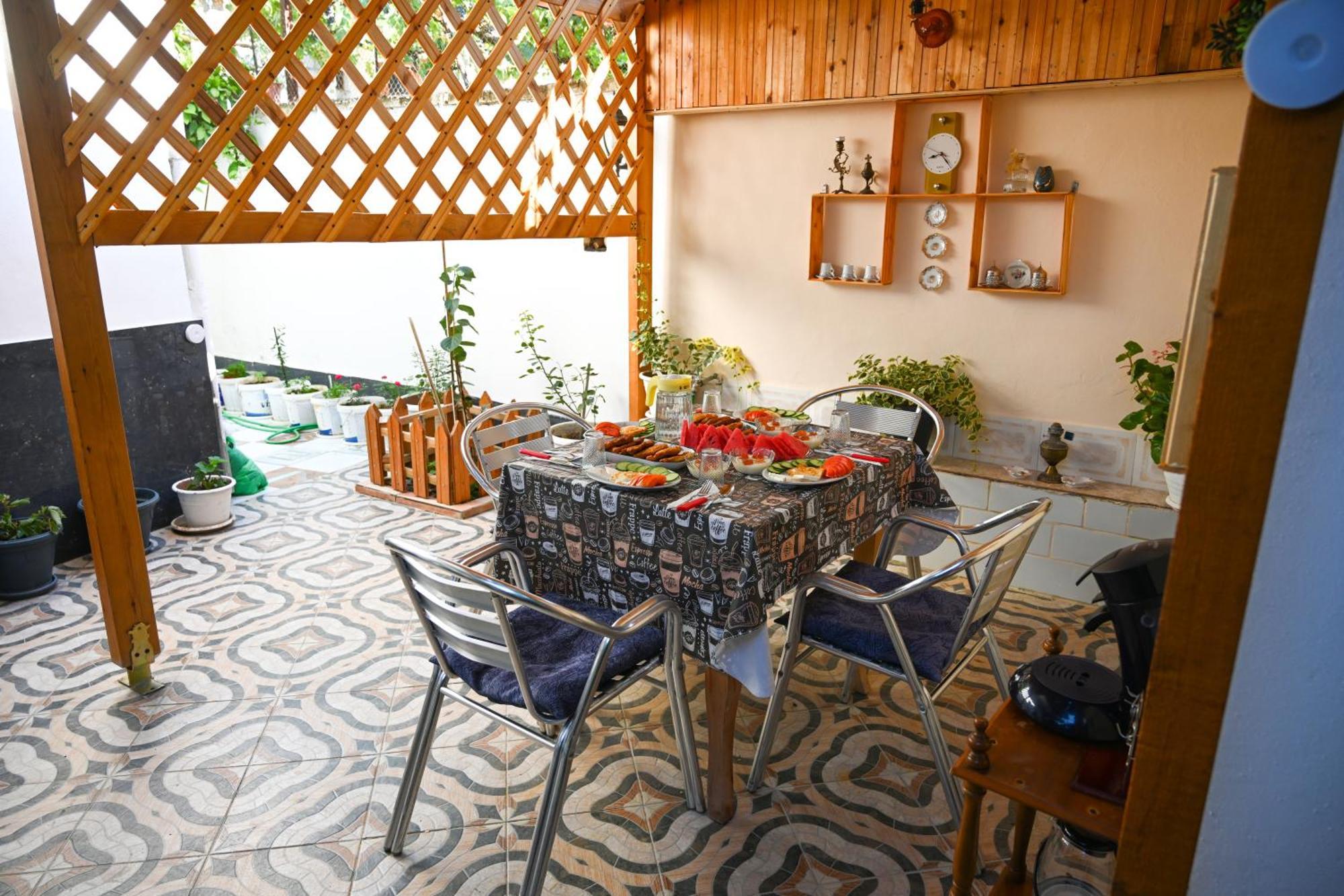 Guest House Flowers Μπεράτ Εξωτερικό φωτογραφία