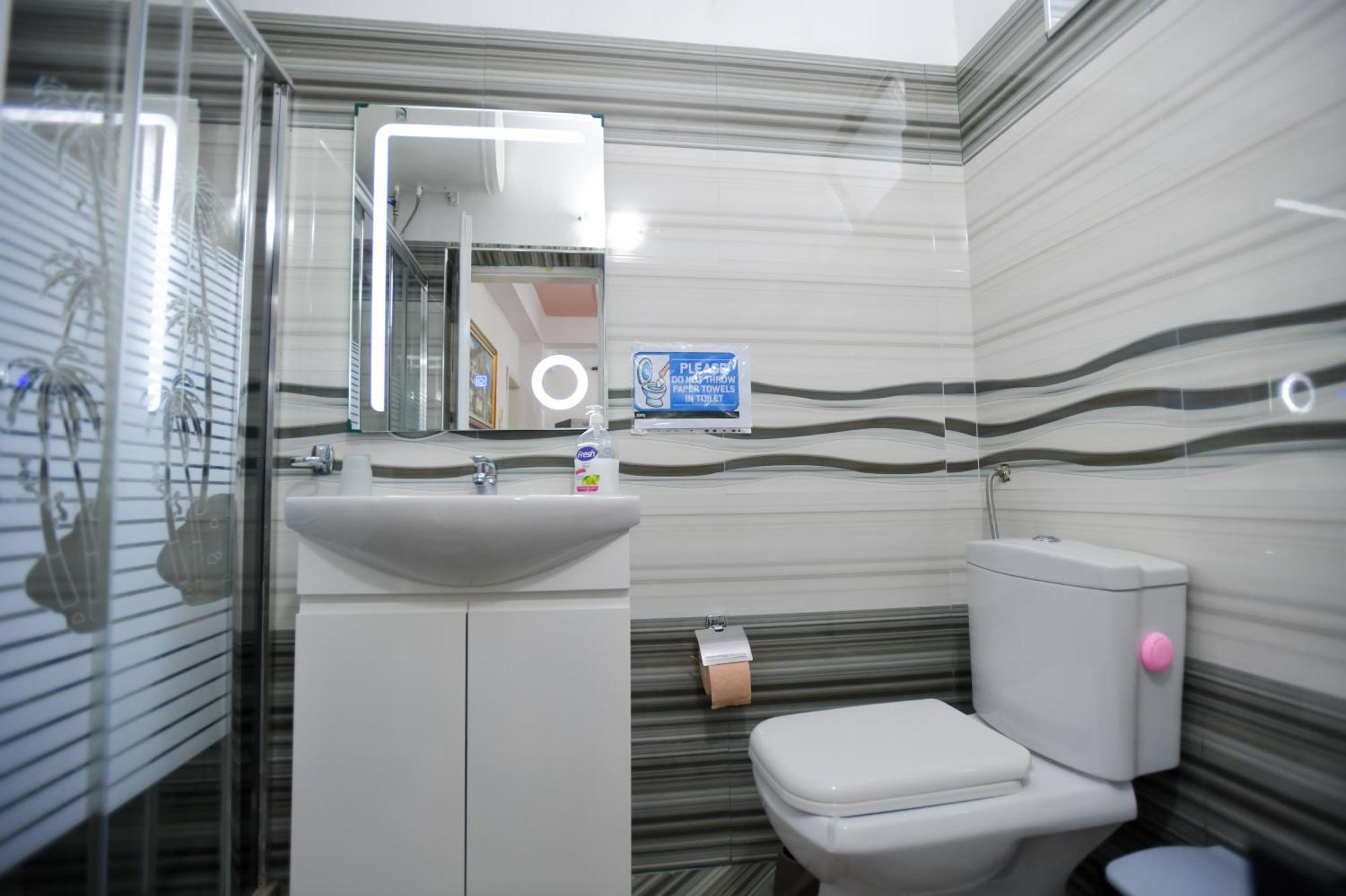 Guest House Flowers Μπεράτ Εξωτερικό φωτογραφία