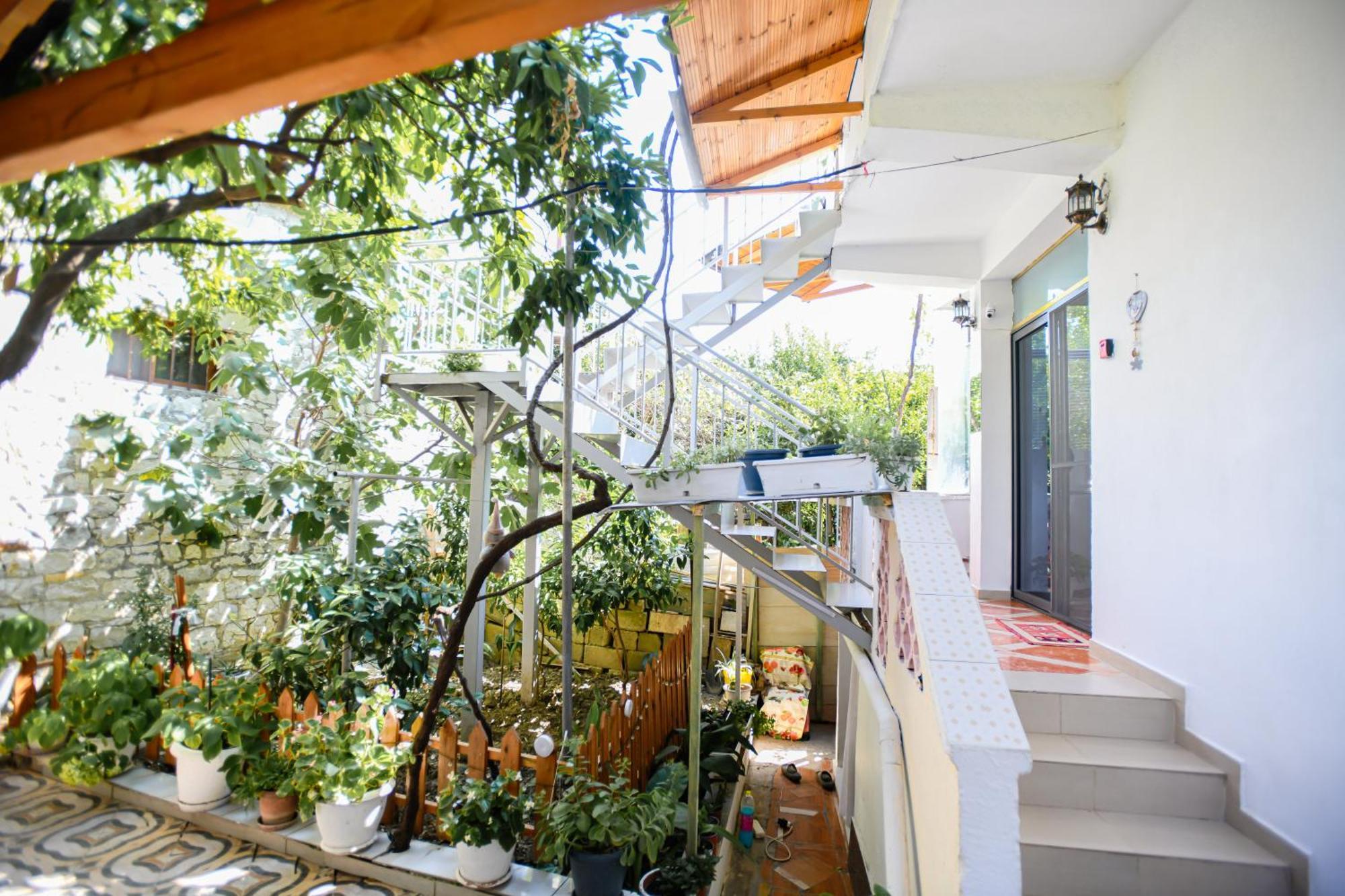 Guest House Flowers Μπεράτ Εξωτερικό φωτογραφία