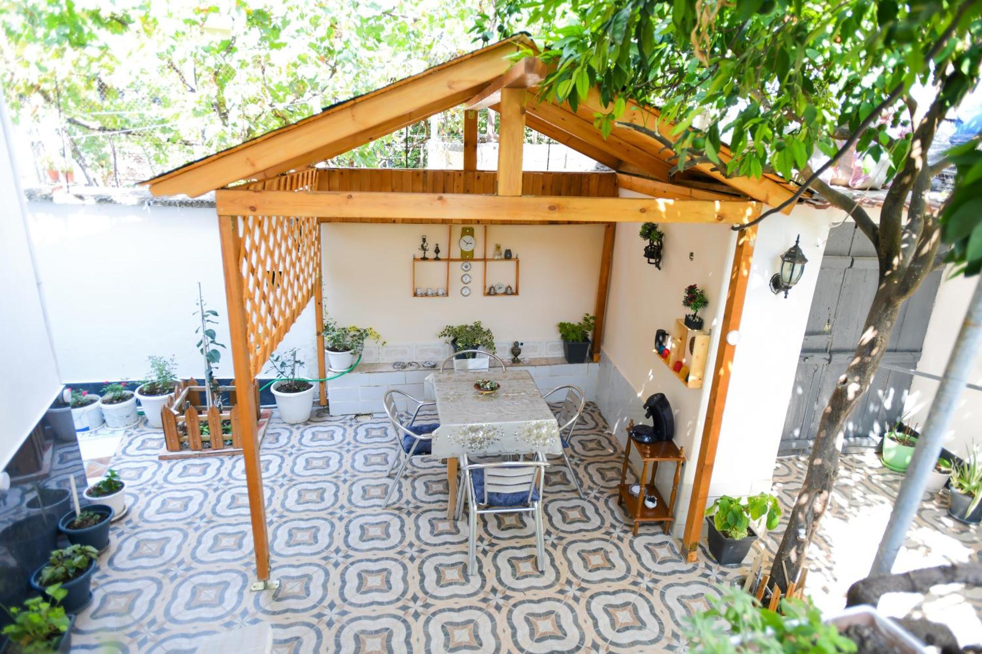 Guest House Flowers Μπεράτ Εξωτερικό φωτογραφία