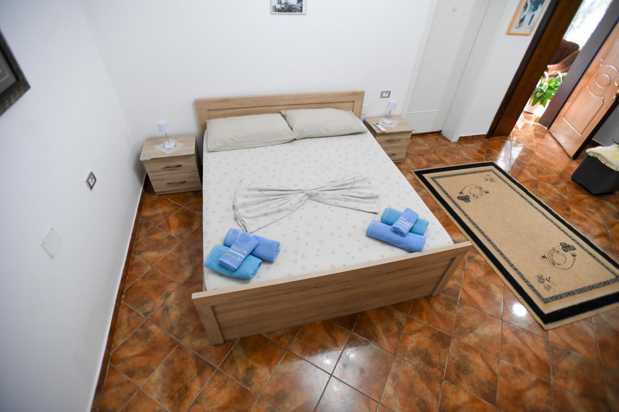 Guest House Flowers Μπεράτ Εξωτερικό φωτογραφία