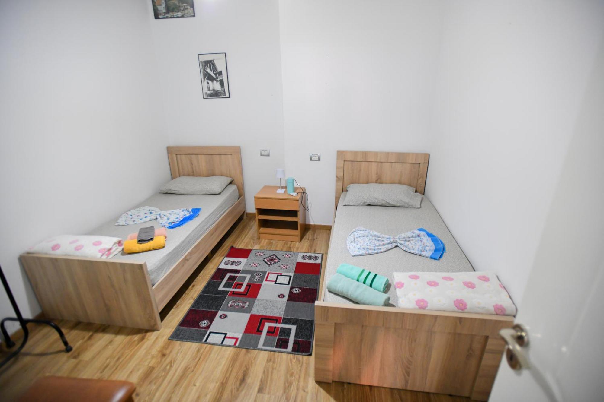 Guest House Flowers Μπεράτ Εξωτερικό φωτογραφία