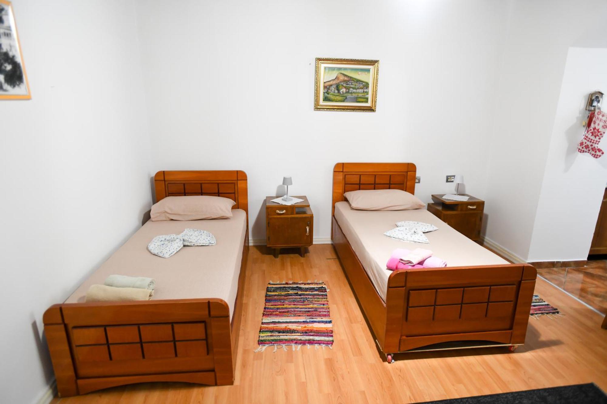 Guest House Flowers Μπεράτ Εξωτερικό φωτογραφία