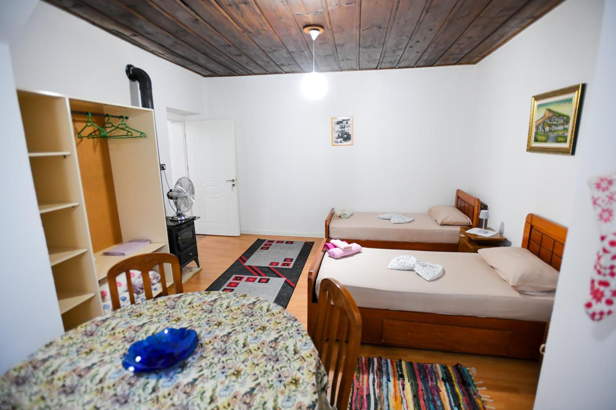 Guest House Flowers Μπεράτ Εξωτερικό φωτογραφία