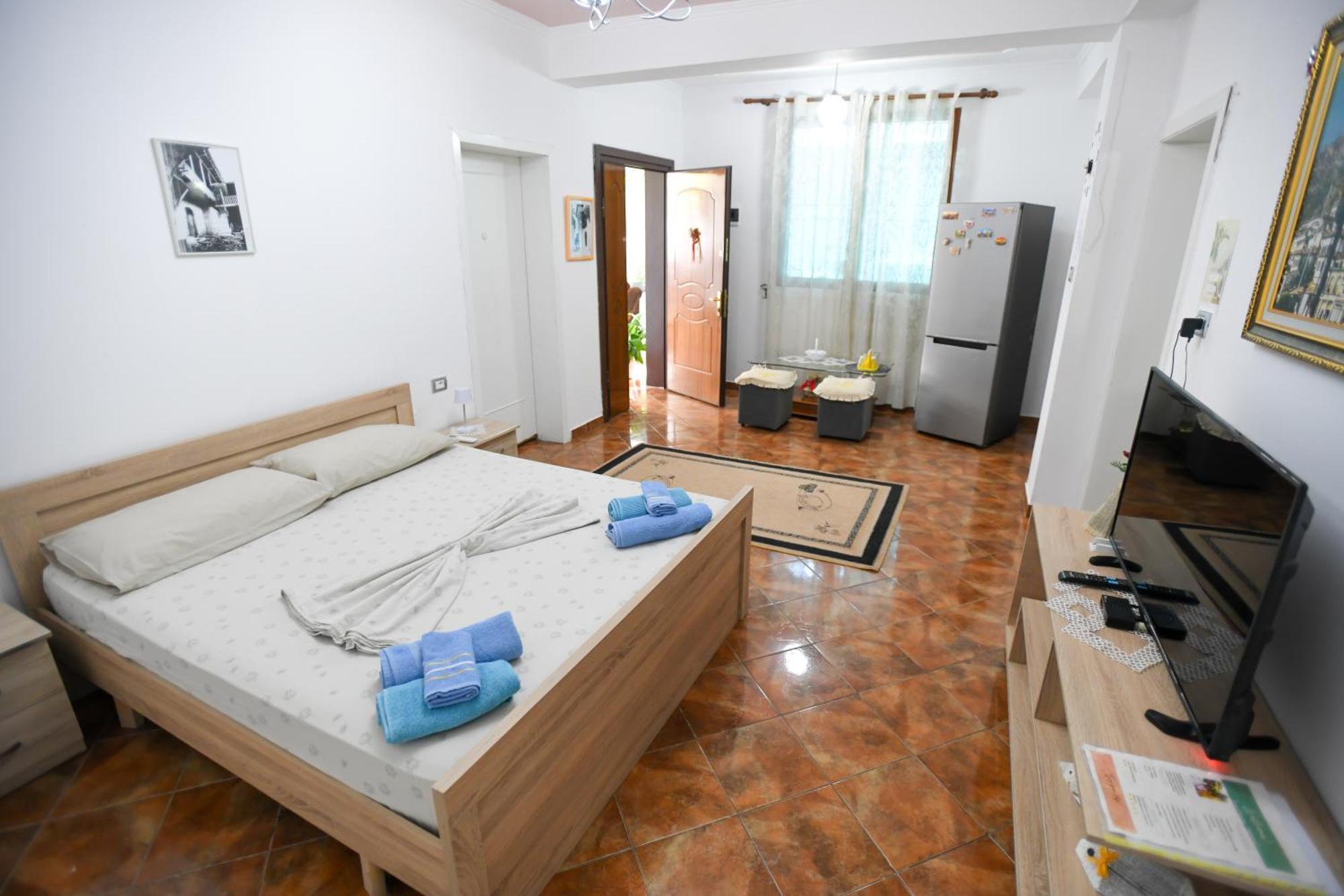 Guest House Flowers Μπεράτ Εξωτερικό φωτογραφία