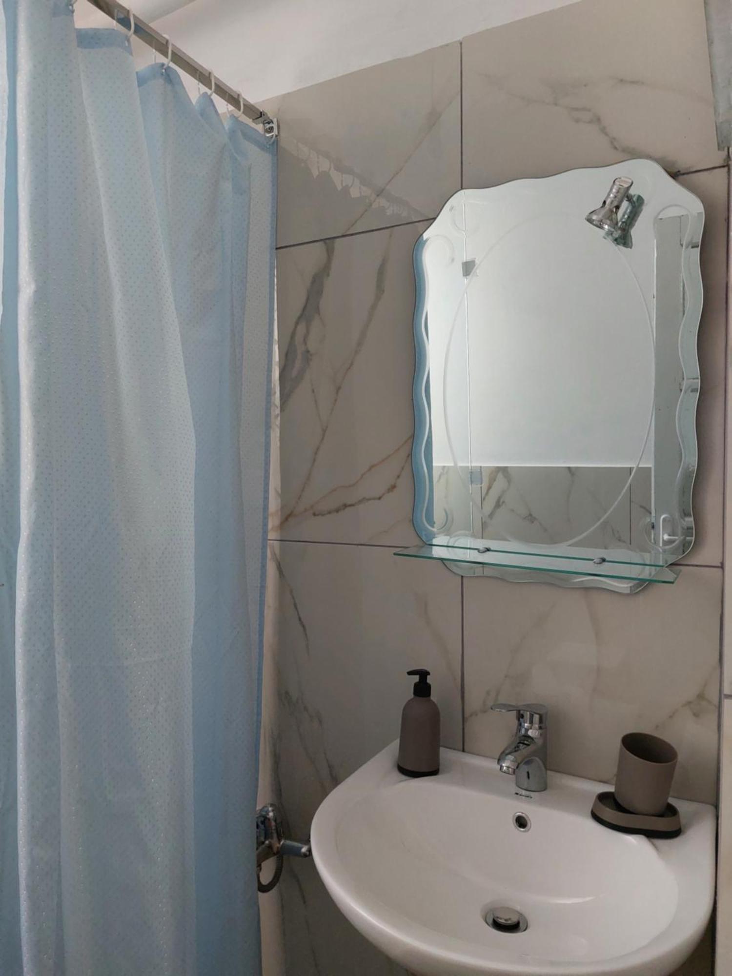 Guest House Flowers Μπεράτ Εξωτερικό φωτογραφία