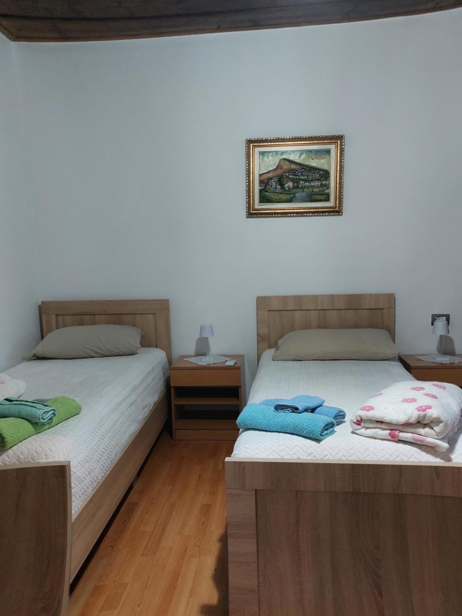 Guest House Flowers Μπεράτ Εξωτερικό φωτογραφία