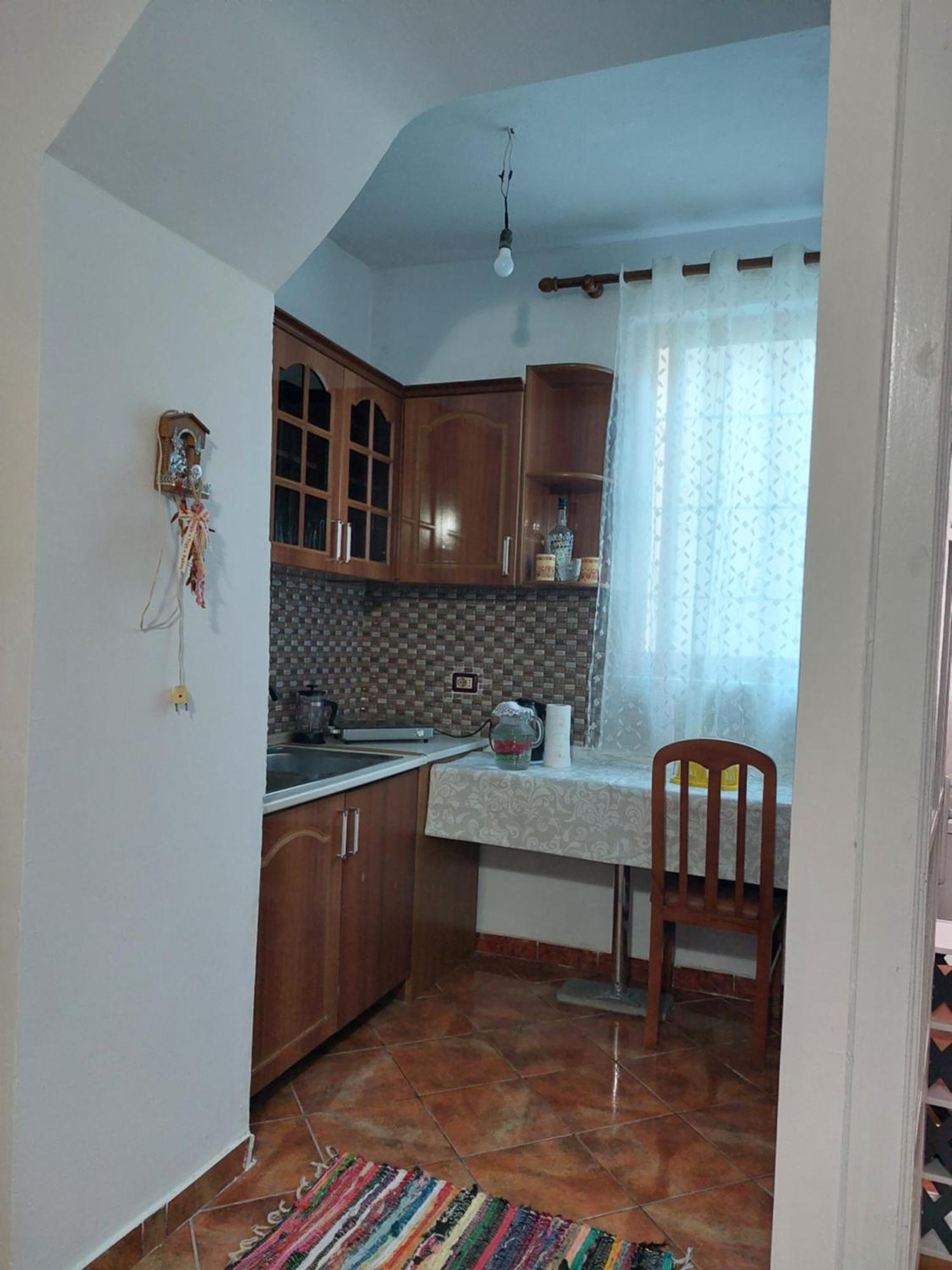 Guest House Flowers Μπεράτ Εξωτερικό φωτογραφία