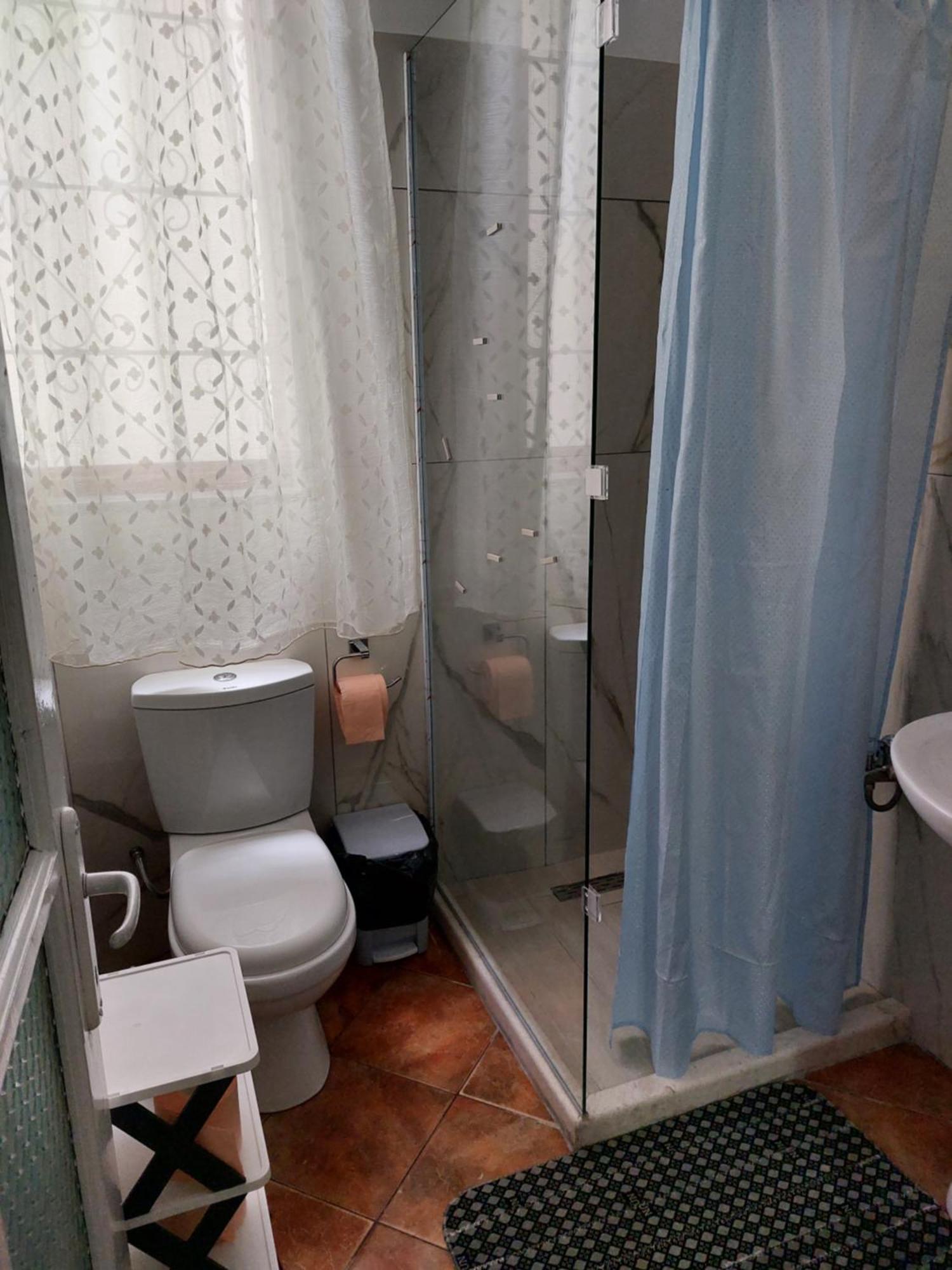 Guest House Flowers Μπεράτ Εξωτερικό φωτογραφία